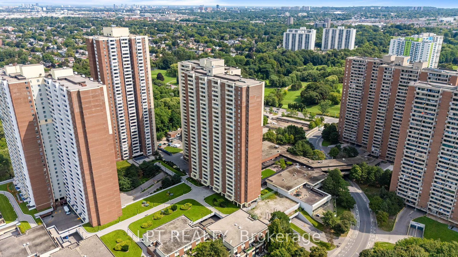 5-massey-square-toronto-east-york-ontario-e13694694