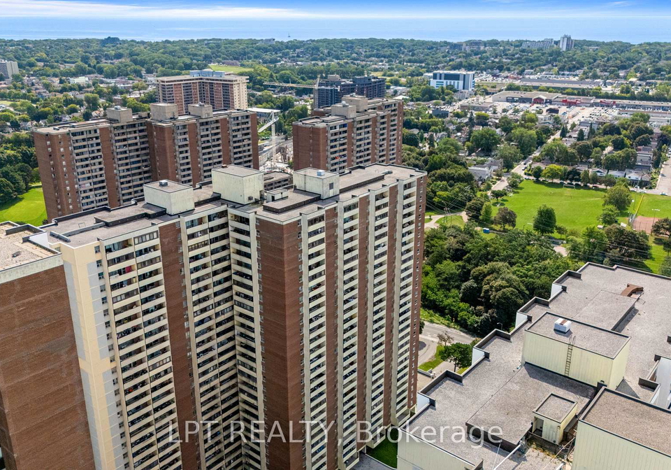 5-massey-square-toronto-east-york-ontario-e13694694