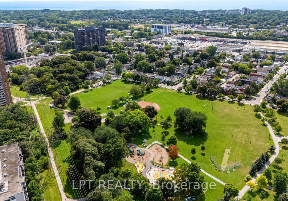 5-massey-square-toronto-east-york-ontario-e13694694