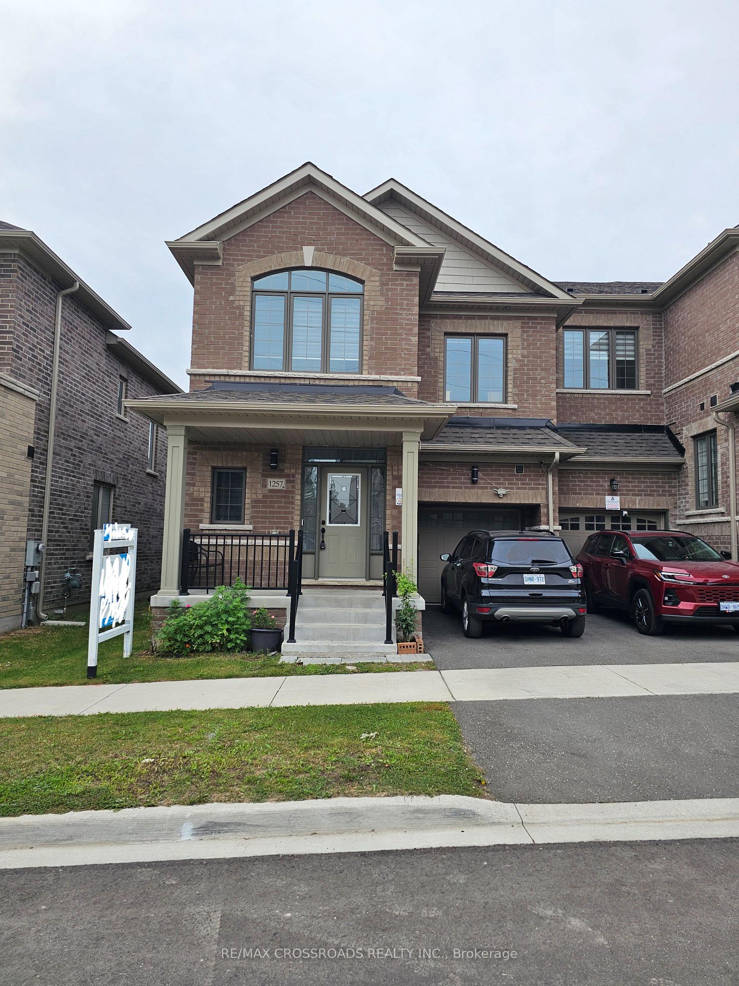 1257-aquarius-trail-pickering-ontario-e13695216