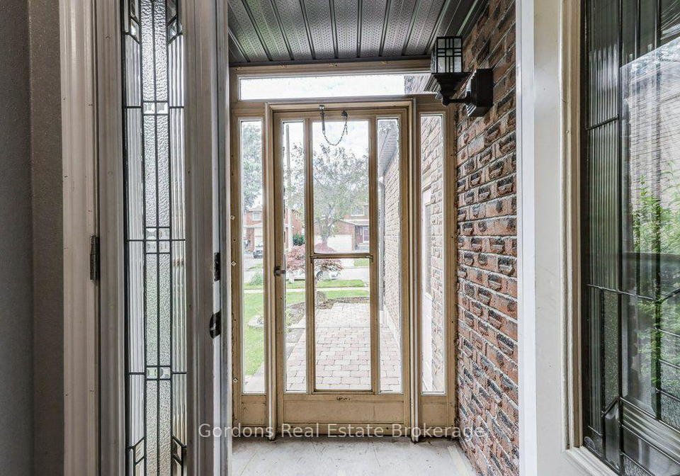 2013-shay-drive-pickering-ontario-e13695582
