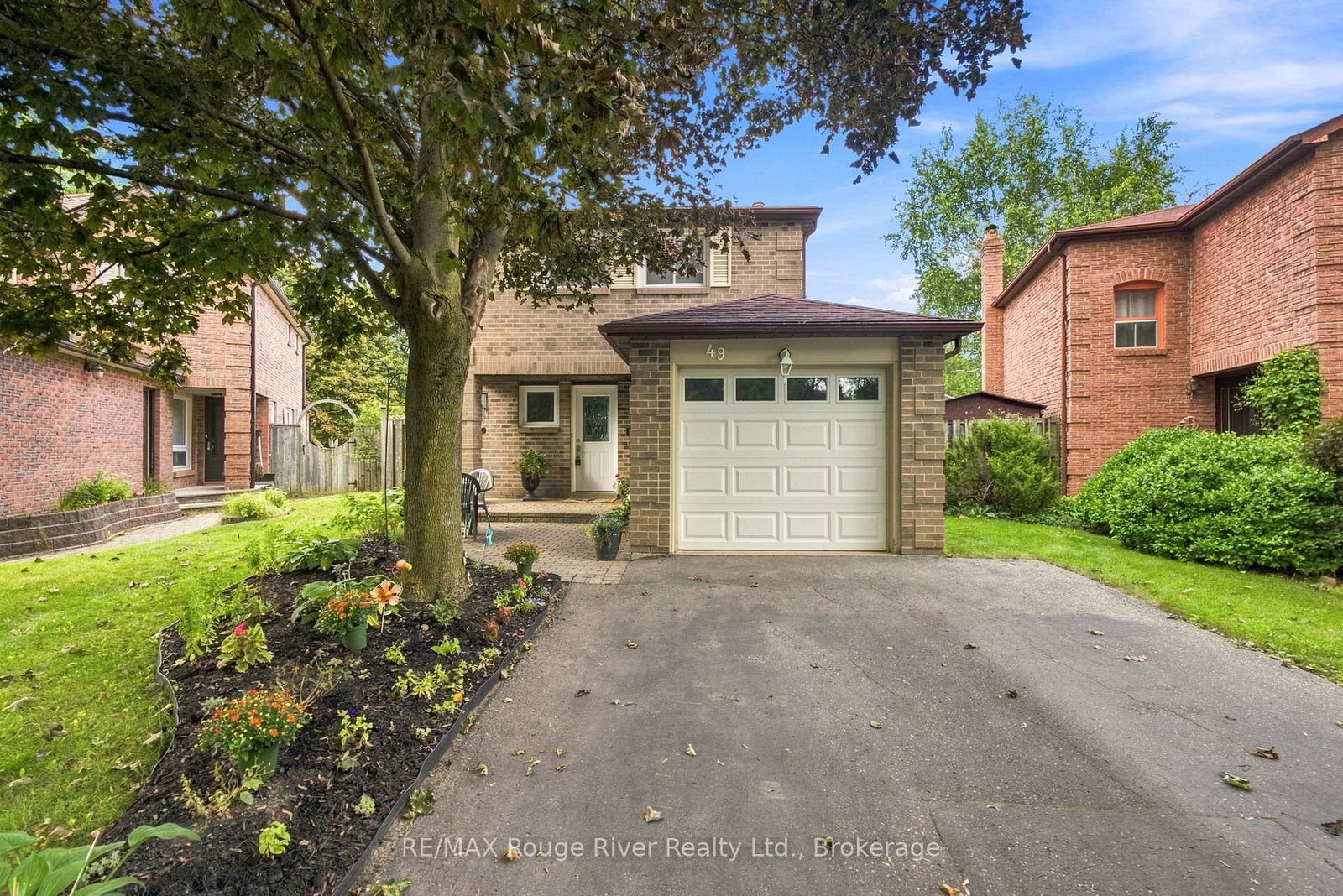 49-fisher-crescent-ajax-ontario-e13696574