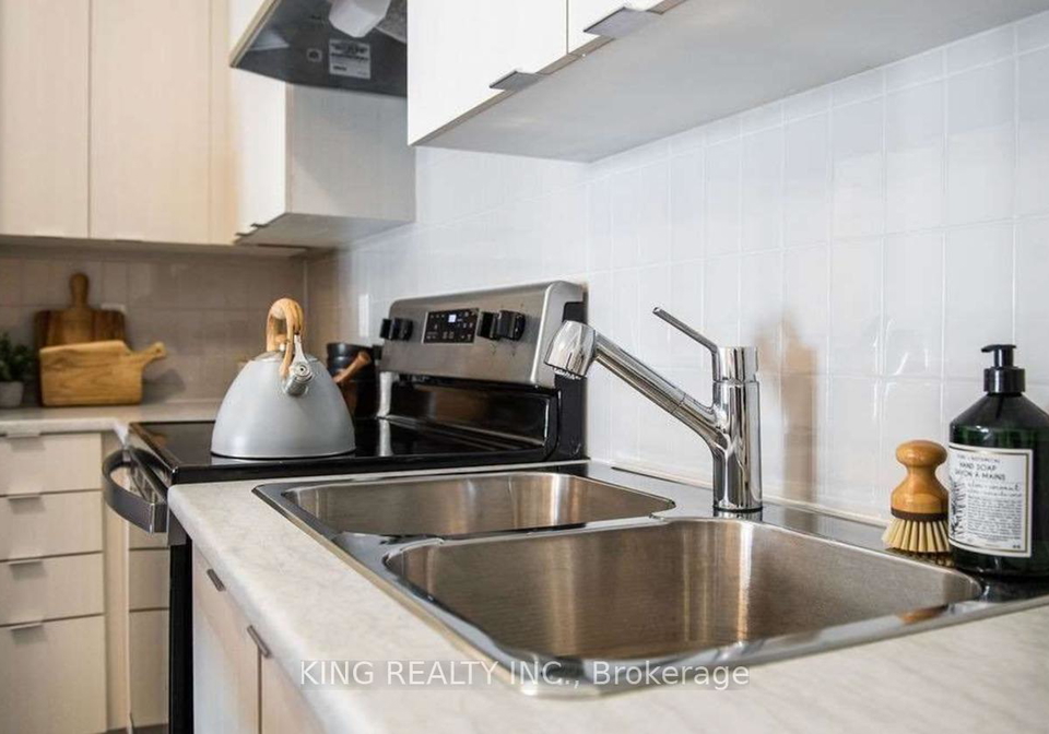 1525-kingston-road-w-pickering-ontario-e13697502