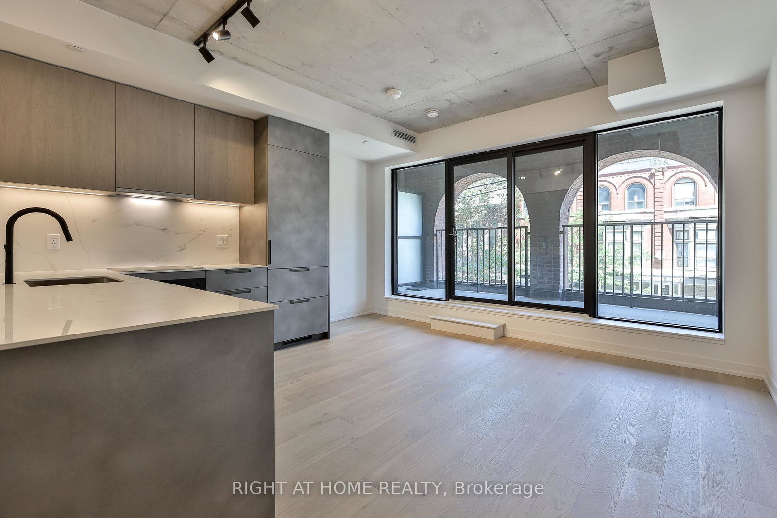 761-queen-street-e-toronto-toronto-ontario-e13699178