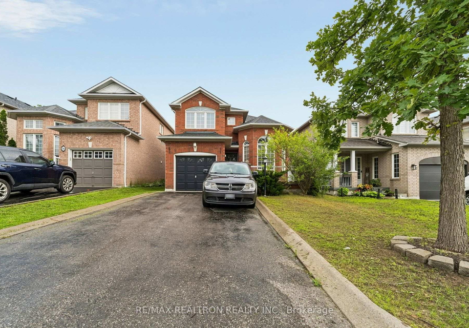 58-lurosa-crescent-whitby-ontario-e13700942