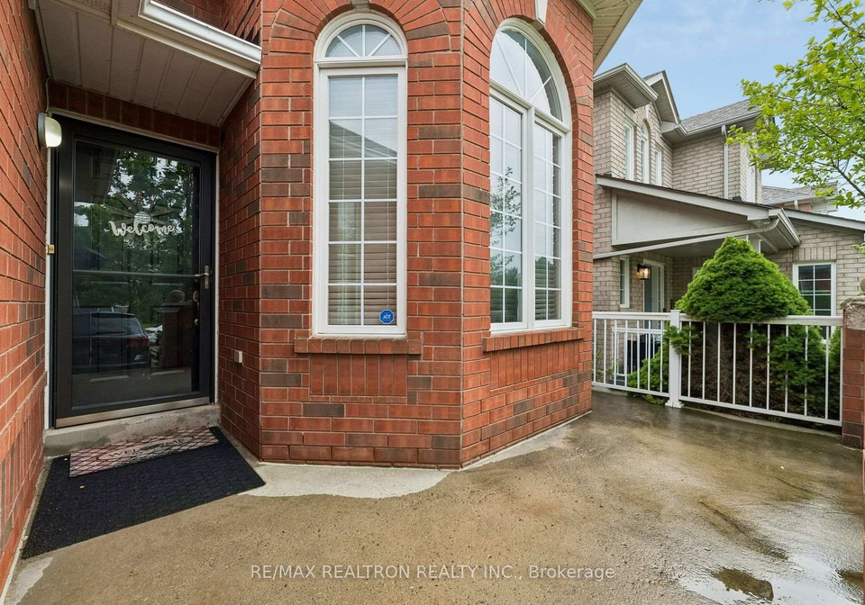 58-lurosa-crescent-whitby-ontario-e13700942
