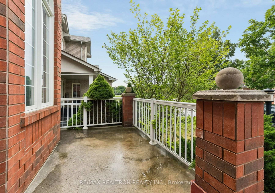58-lurosa-crescent-whitby-ontario-e13700942
