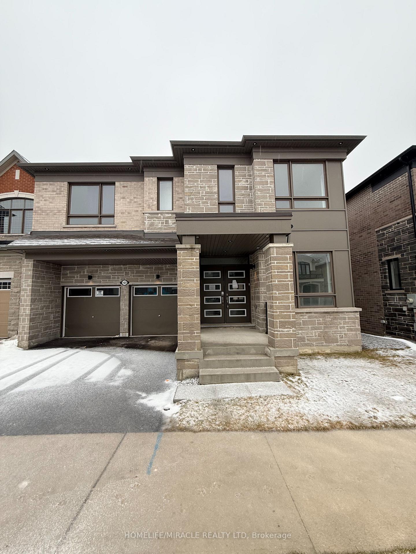 1421-swallowtail-lane-pickering-ontario-e13701700