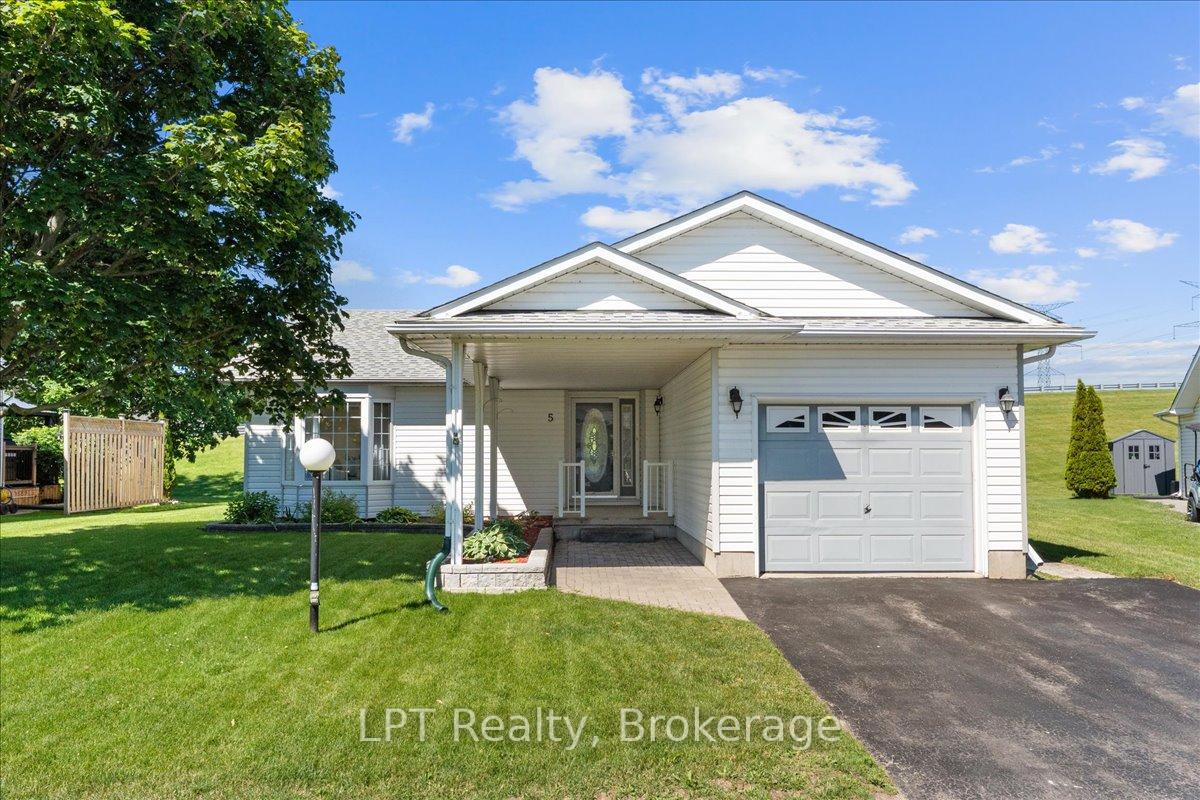5-niagara-trail-clarington-ontario-e13702478