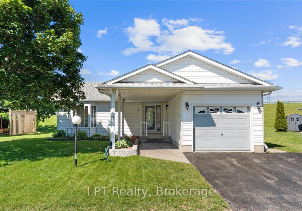5-niagara-trail-clarington-ontario-e13702478