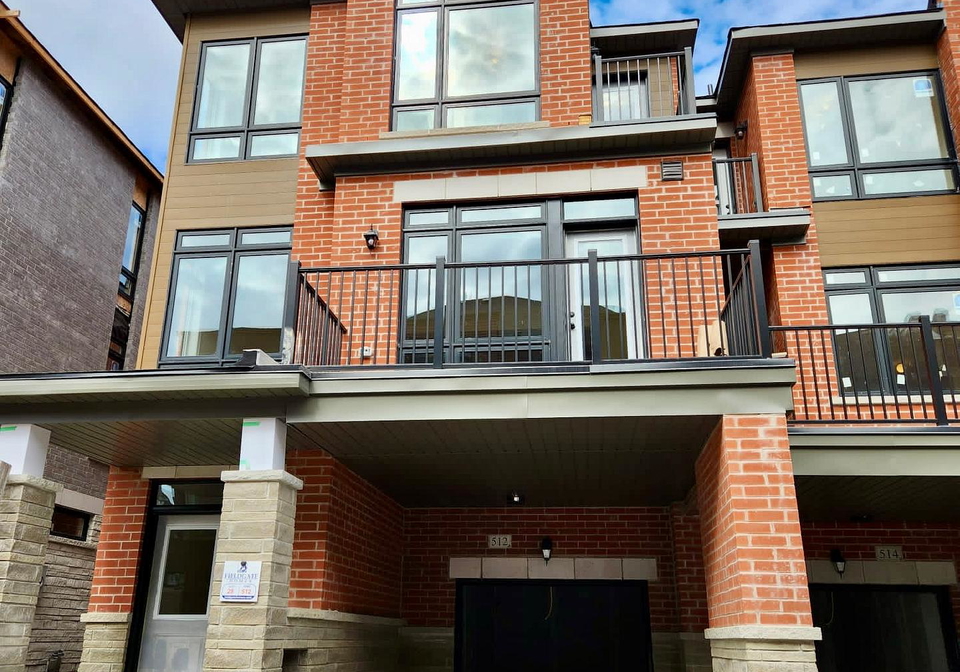 512-littlewood-lane-ajax-ontario-e13702866