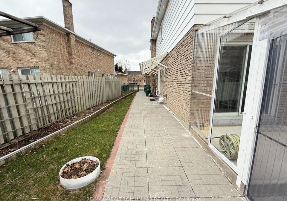 22-hartleywood-drive-toronto-scarborough-ontario-e13703134
