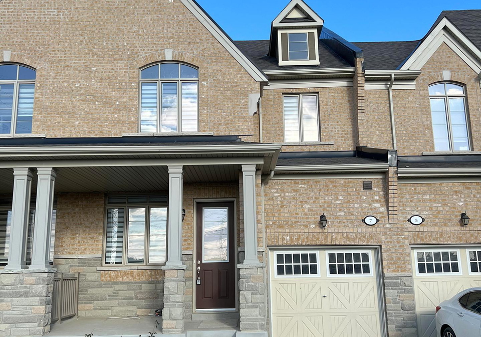 7-cachia-lane-ajax-ontario-e13703492