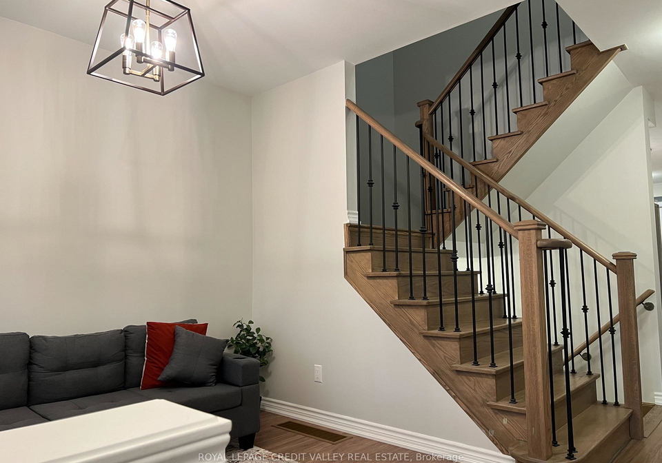 7-cachia-lane-ajax-ontario-e13703492
