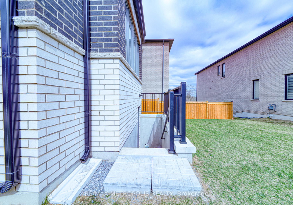 1201-chateau-court-pickering-ontario-e13704214