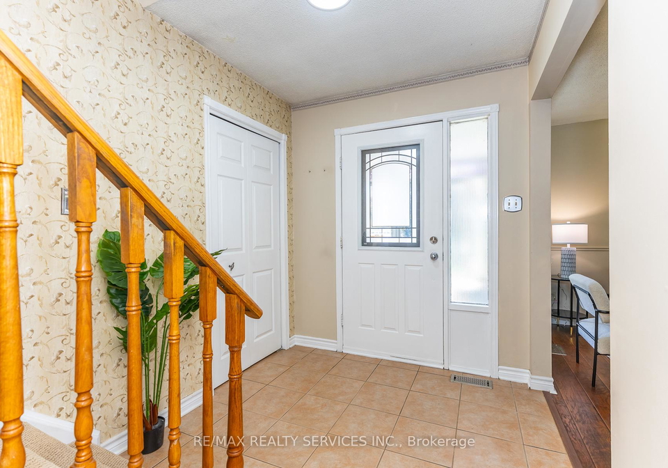 1217-gloucester-square-pickering-ontario-e13704634