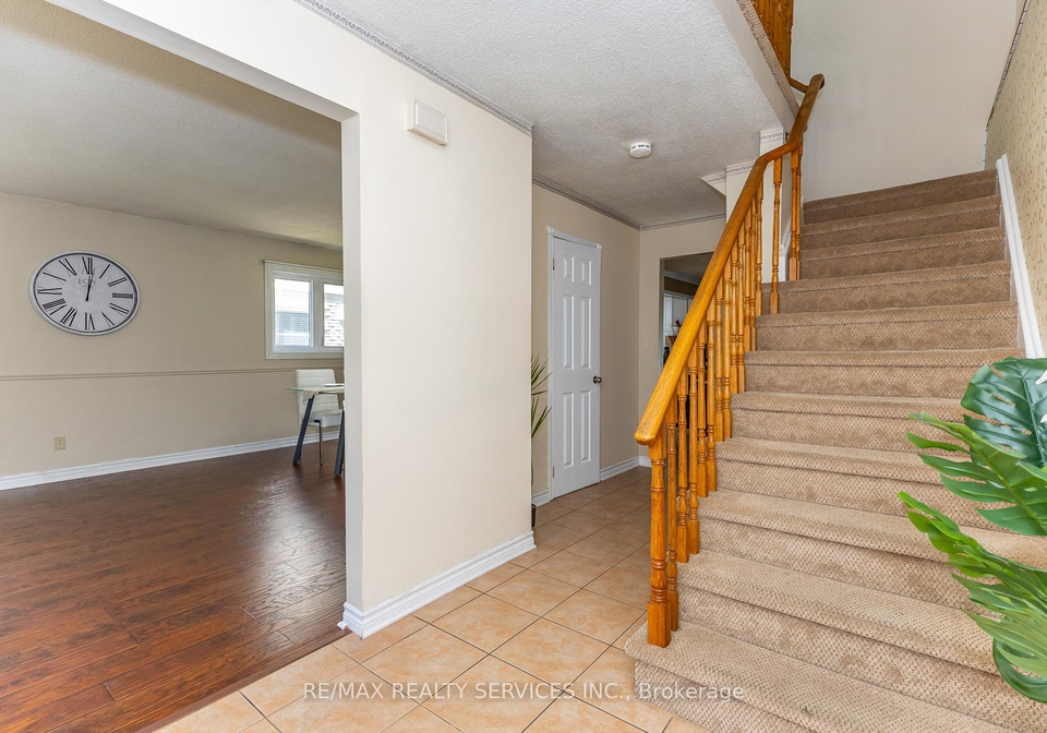 1217-gloucester-square-pickering-ontario-e13704634