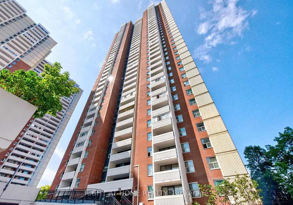 3-massey-square-toronto-east-york-ontario-e13704834