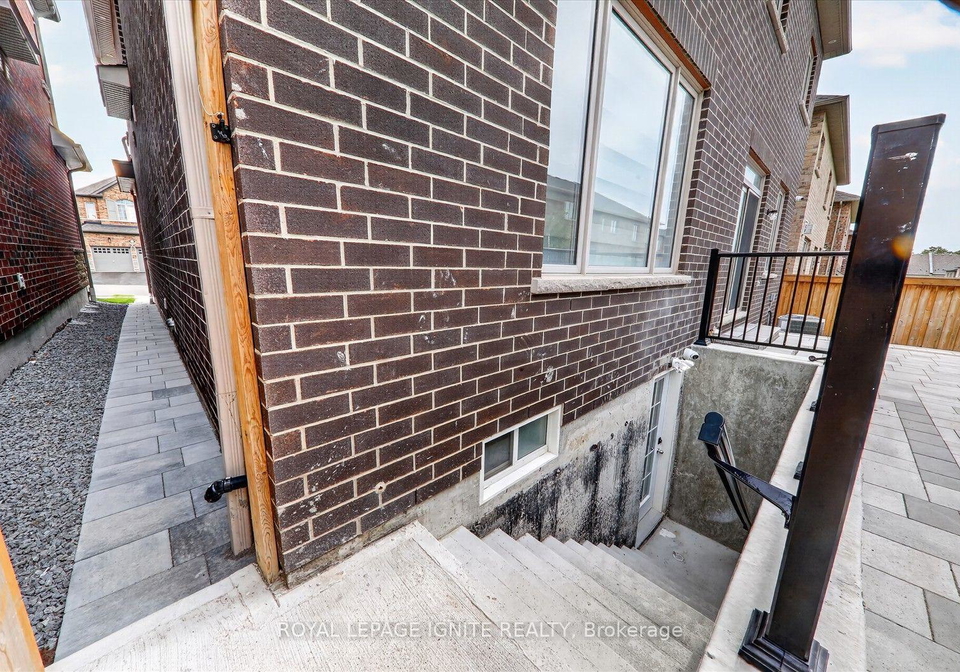2404-florentine-place-pickering-ontario-e13708010