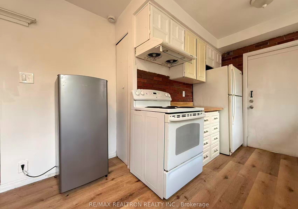 2-plum-brook-crescent-toronto-scarborough-ontario-e13709016