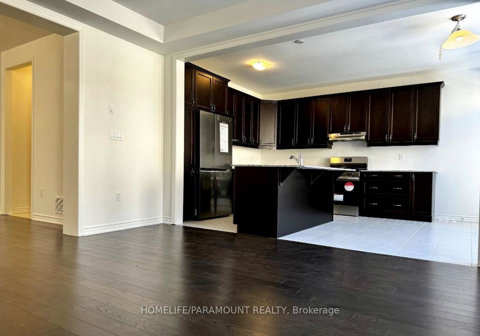 1472-hawktail-path-pickering-ontario-e13709172