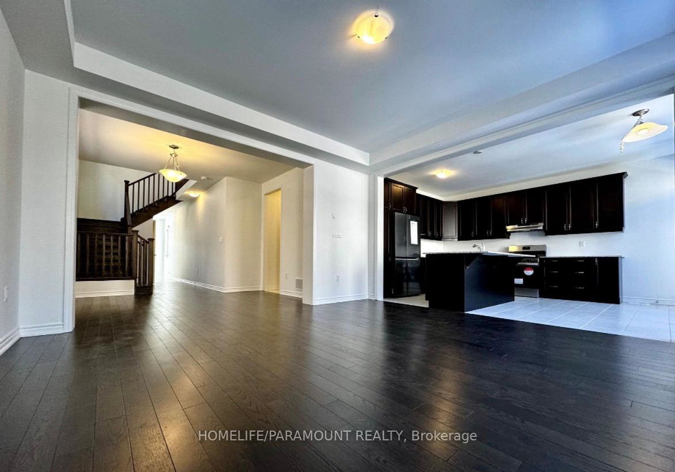 1472-hawktail-path-pickering-ontario-e13709172