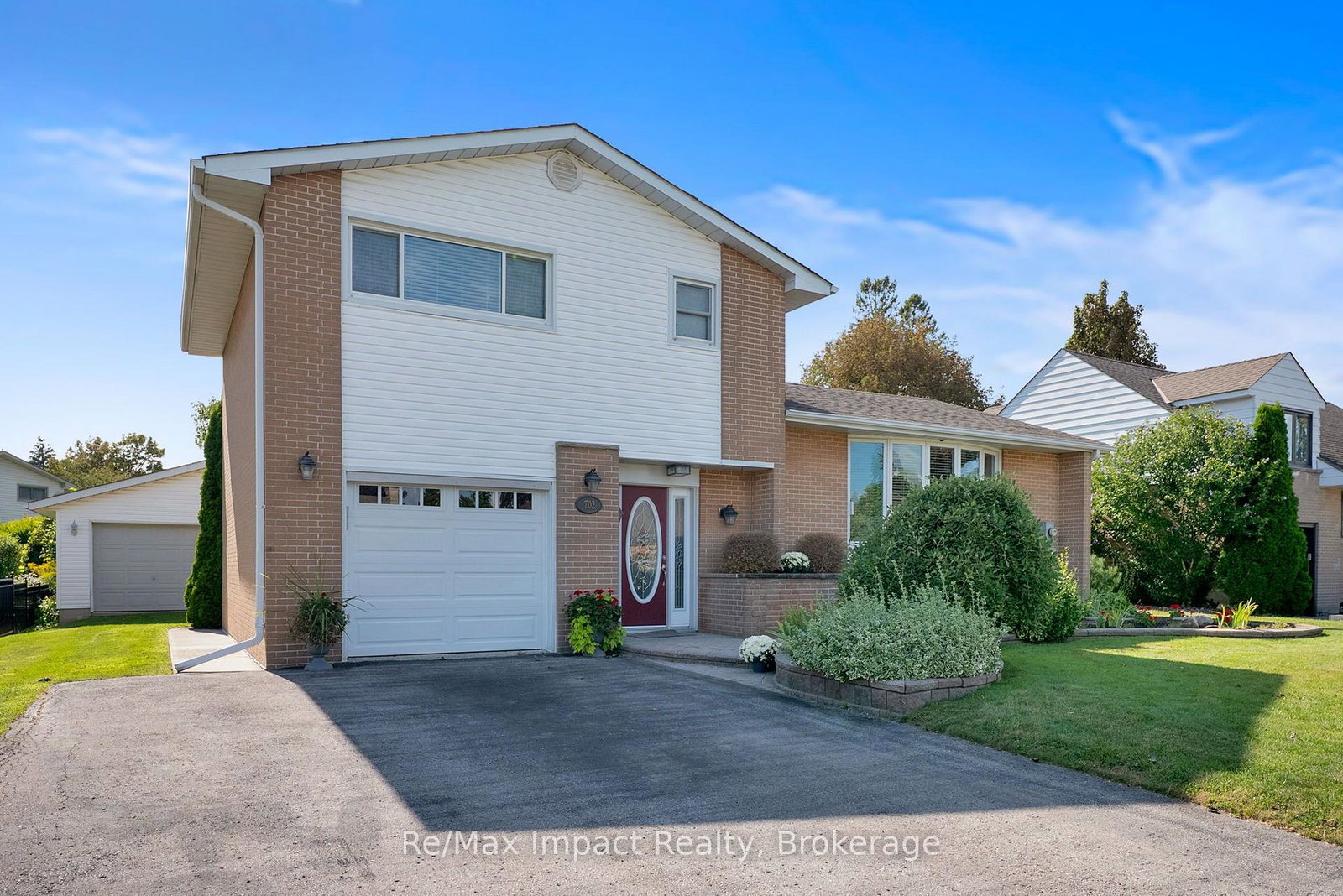 702-westdale-court-oshawa-ontario-e13709178