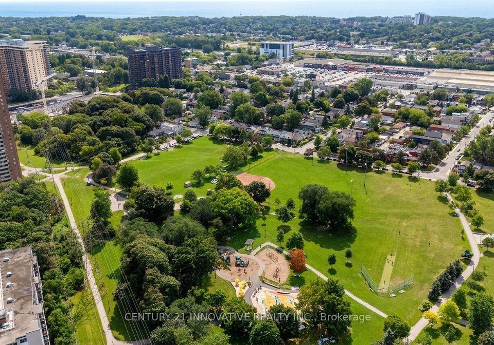1-massey-square-toronto-east-york-ontario-e13711772