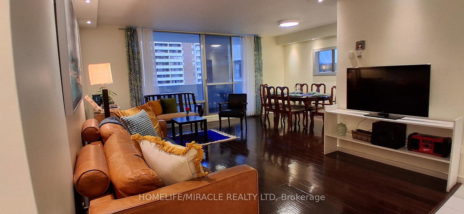 1-massey-square-toronto-east-york-ontario-e13712322