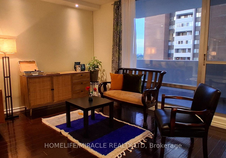 1-massey-square-toronto-east-york-ontario-e13712322