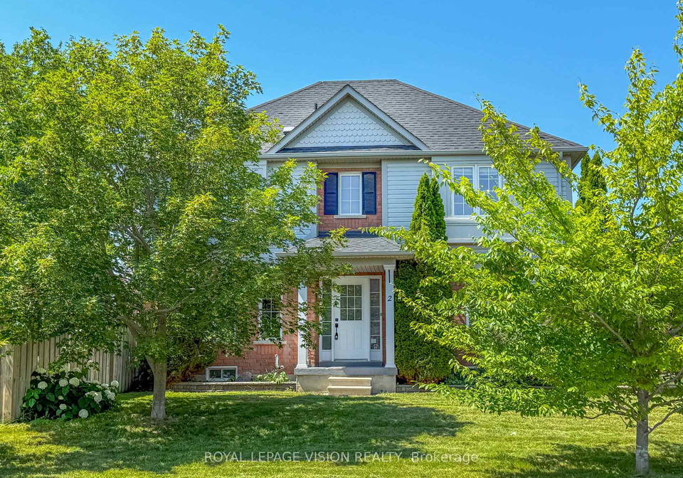 2-laprade-square-clarington-ontario-e13714930