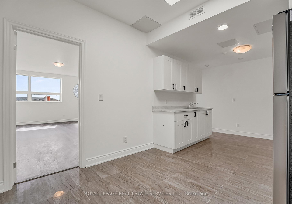 2820-danforth-avenue-toronto-toronto-ontario-e13715246