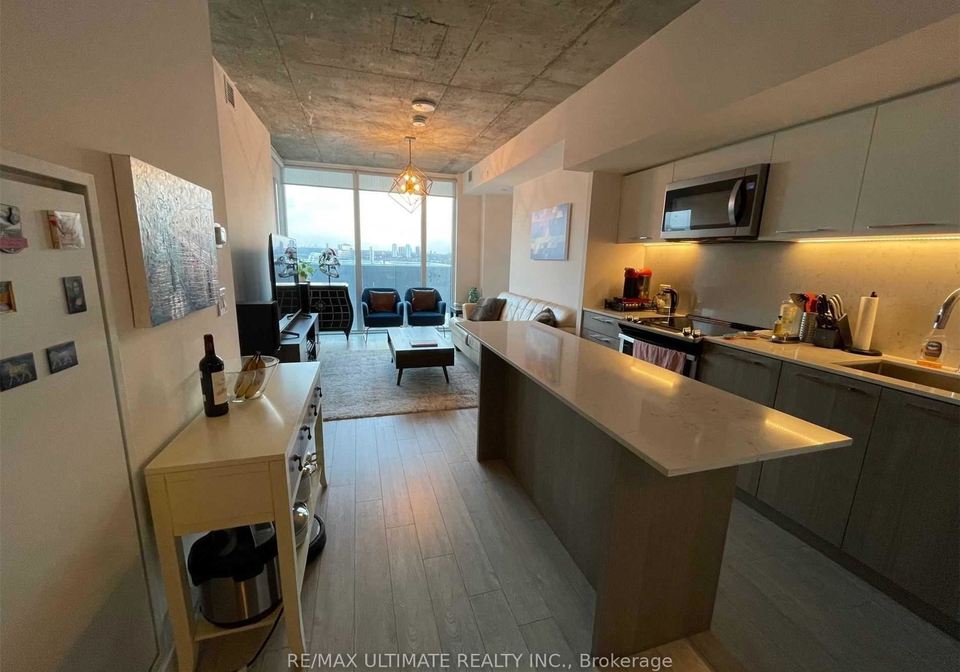 15-baseball-place-toronto-toronto-ontario-e13715656