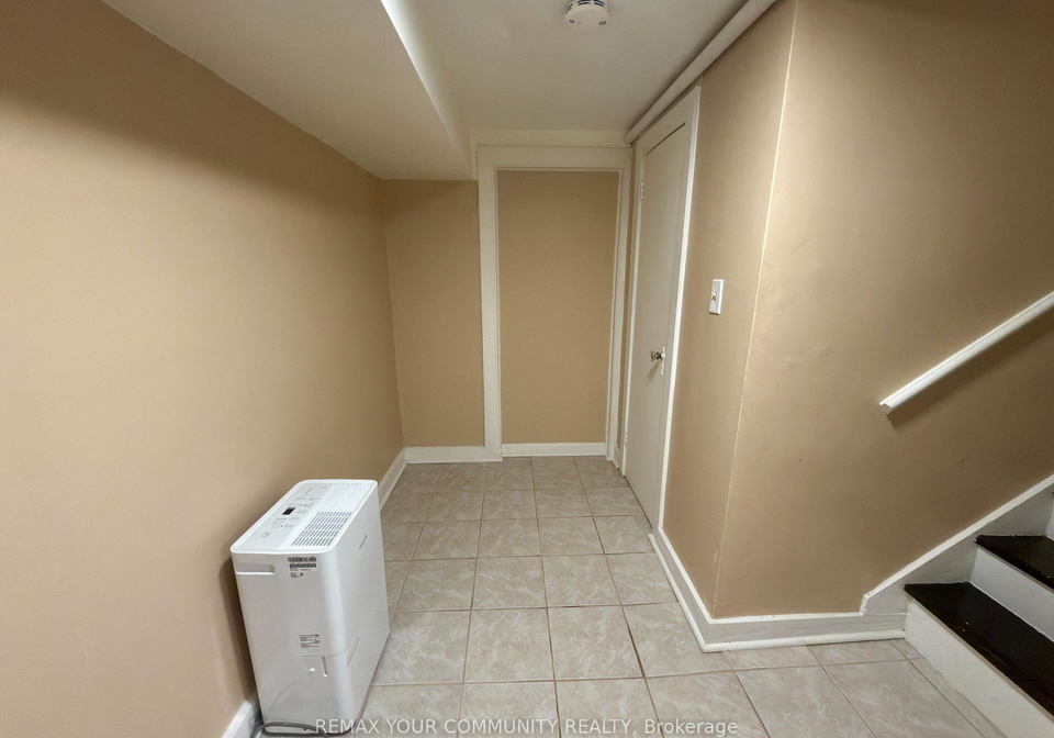 86-lesmount-avenue-toronto-east-york-ontario-e13716026