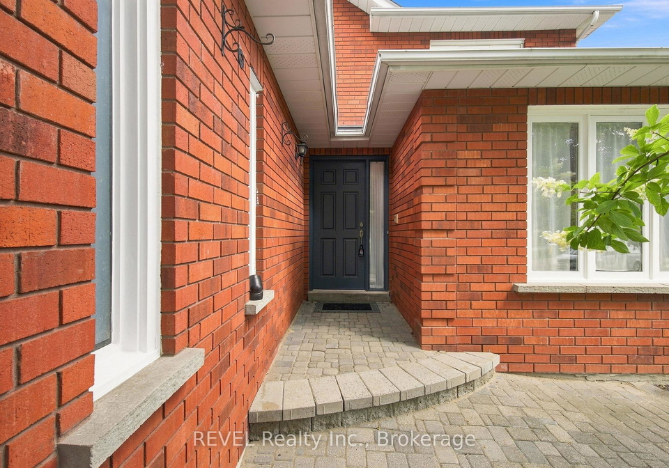 28-falstaff-crescent-whitby-ontario-e13717070