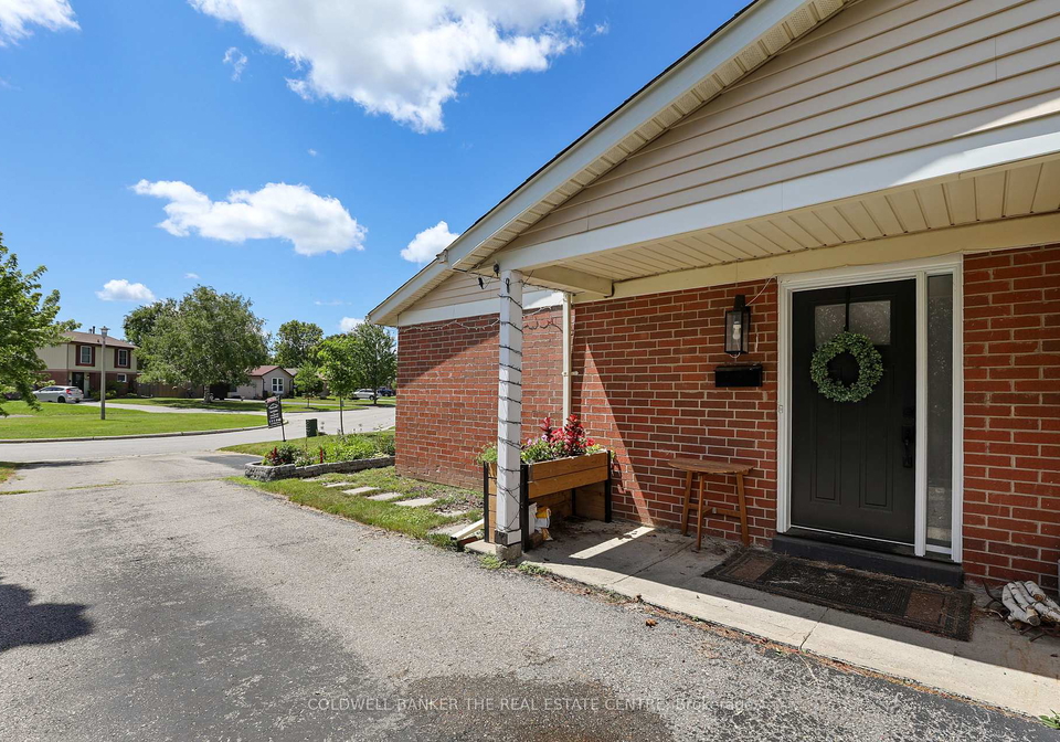 404-burnley-court-oshawa-ontario-e13717422