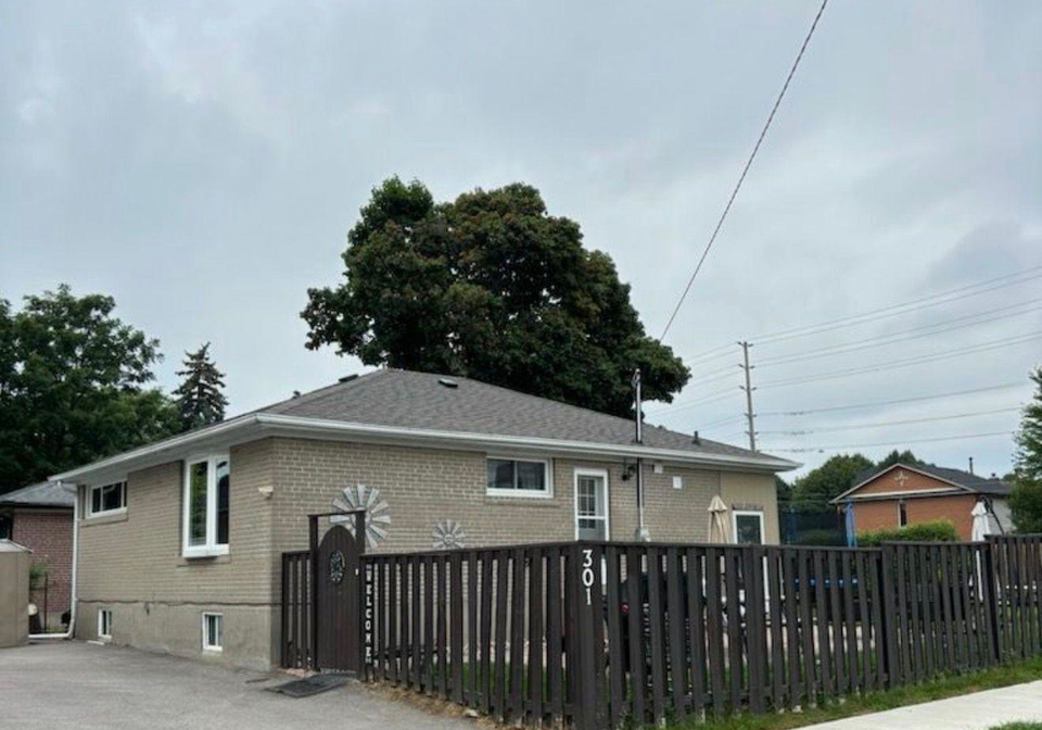 301-rossland-road-w-whitby-ontario-e13720292