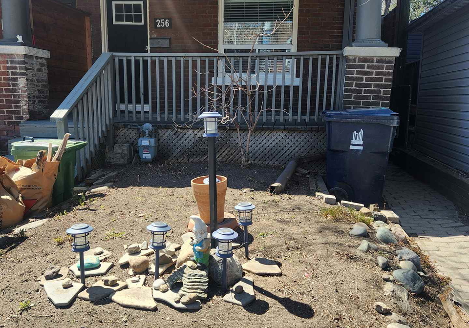 256-woodbine-avenue-toronto-toronto-ontario-e13725718