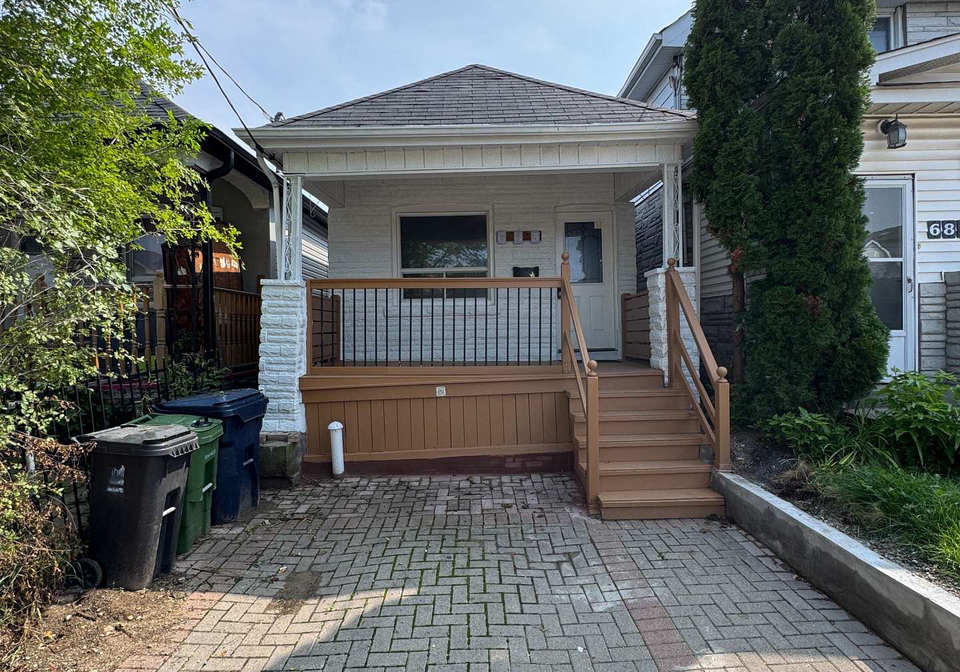 683-mortimer-avenue-toronto-east-york-ontario-e13725816