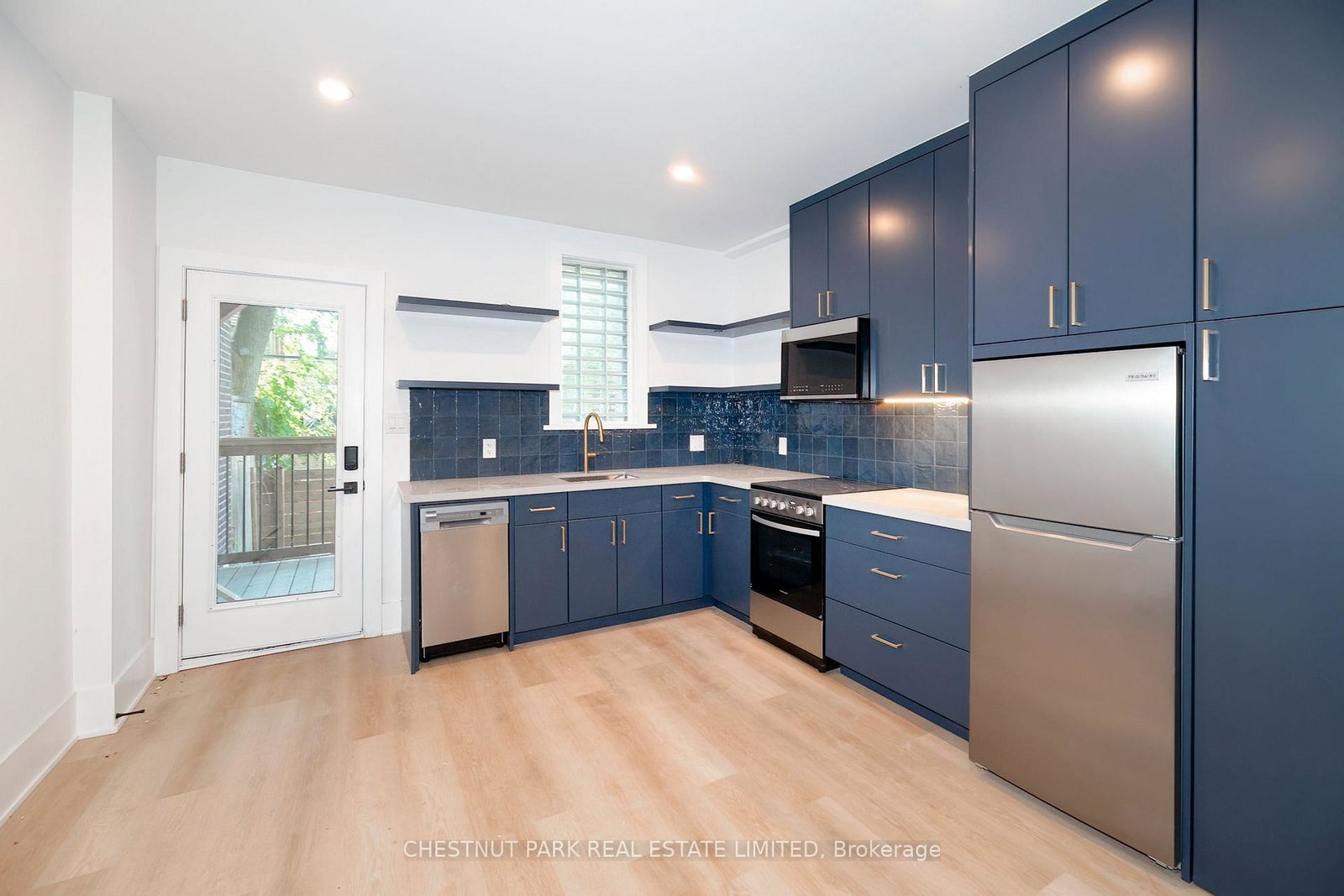 1105-queen-street-e-toronto-toronto-ontario-e13728108