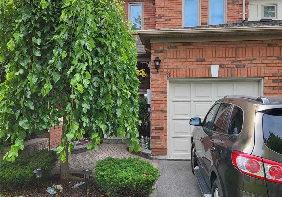3-jays-drive-whitby-ontario-e13731632
