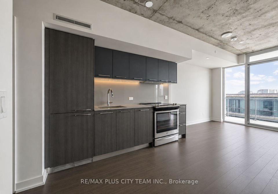 25-baseball-place-toronto-toronto-ontario-e13732036