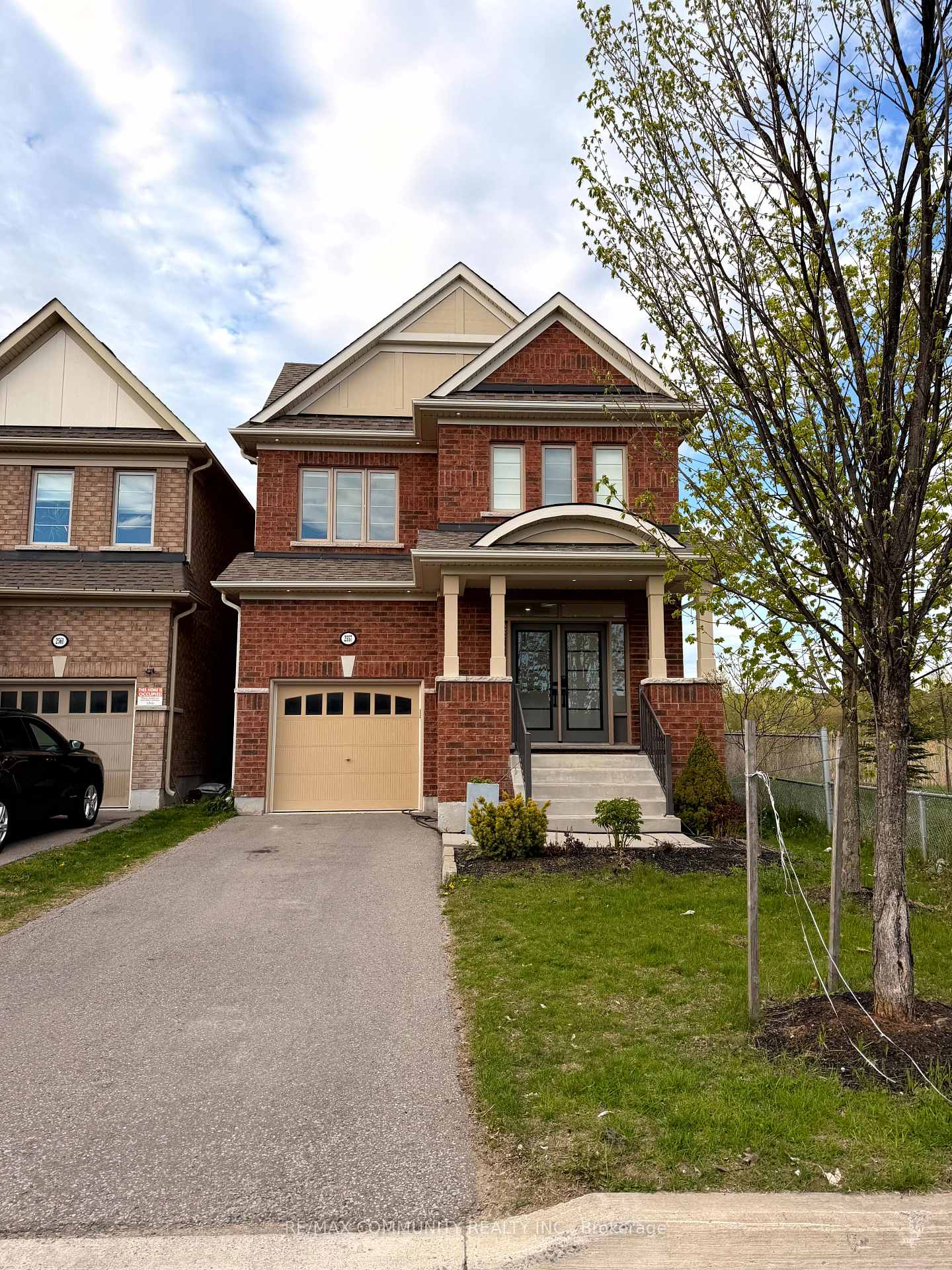 2557-bandsman-crescent-oshawa-ontario-e13732852