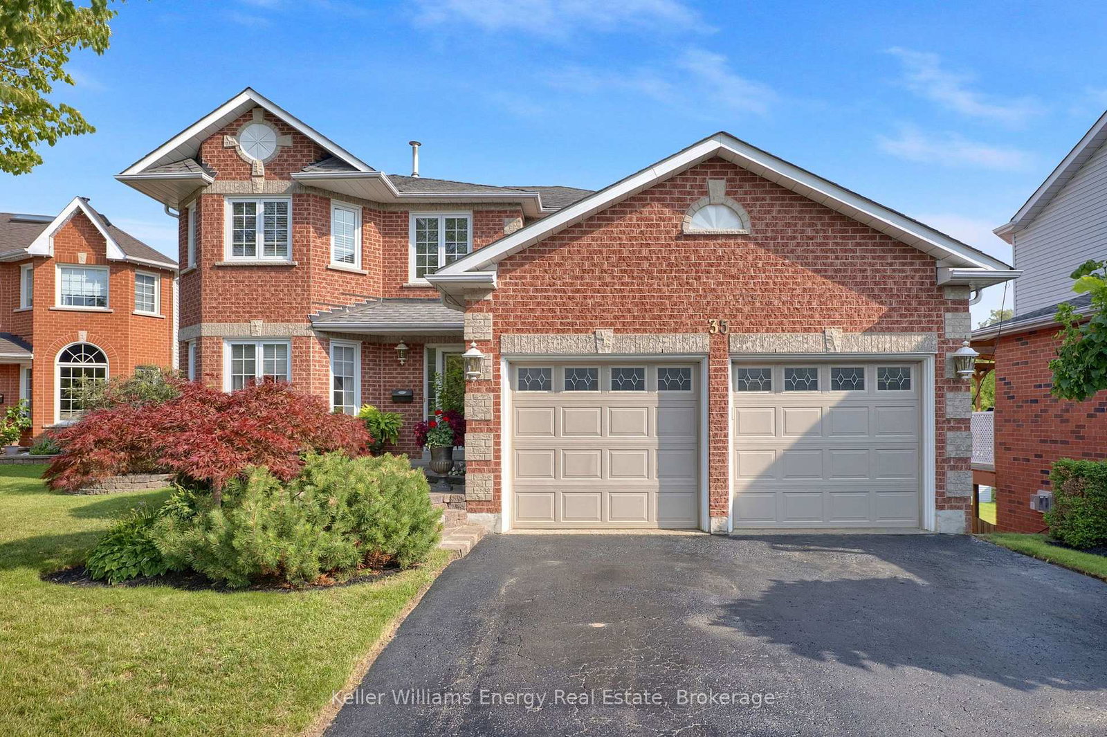 35-living-court-clarington-ontario-e13735594