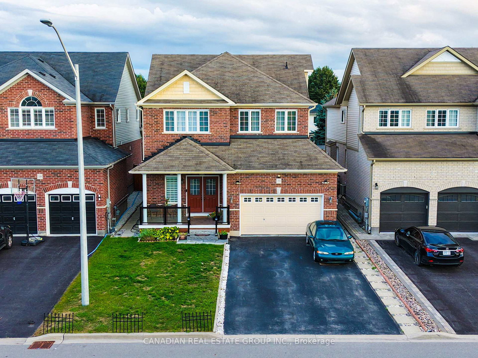 23-page-place-clarington-ontario-e13737836