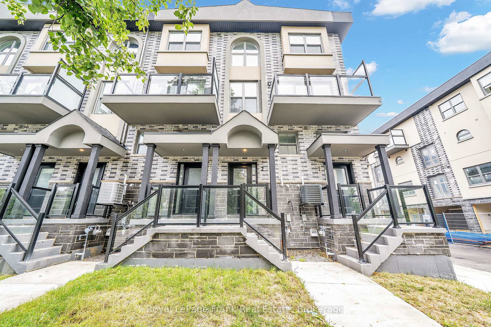 200-railway-engine-house-way-whitby-ontario-e13737854