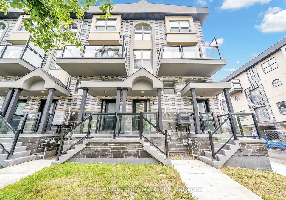 200-railway-engine-house-way-whitby-ontario-e13737854