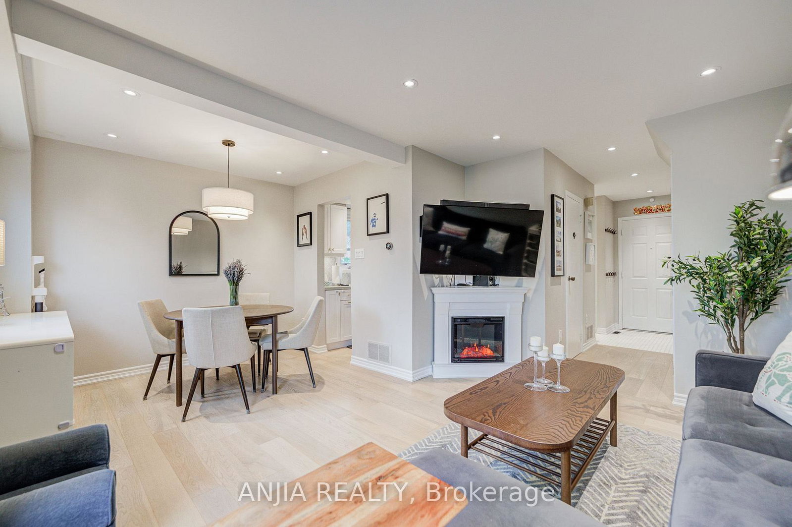 8-maresfield-drive-toronto-scarborough-ontario-e13741646