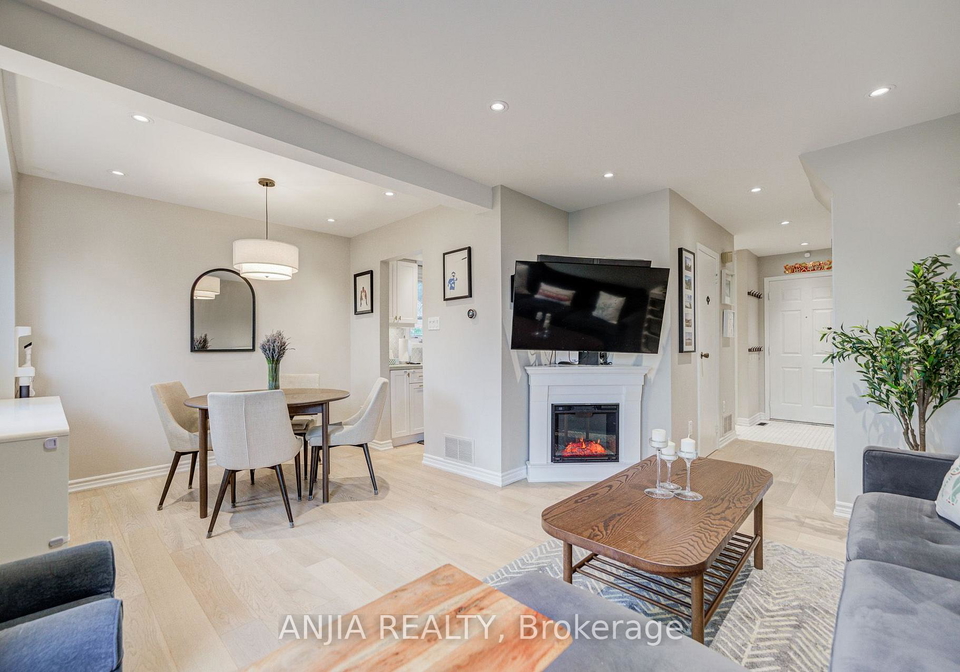 8-maresfield-drive-toronto-scarborough-ontario-e13741646