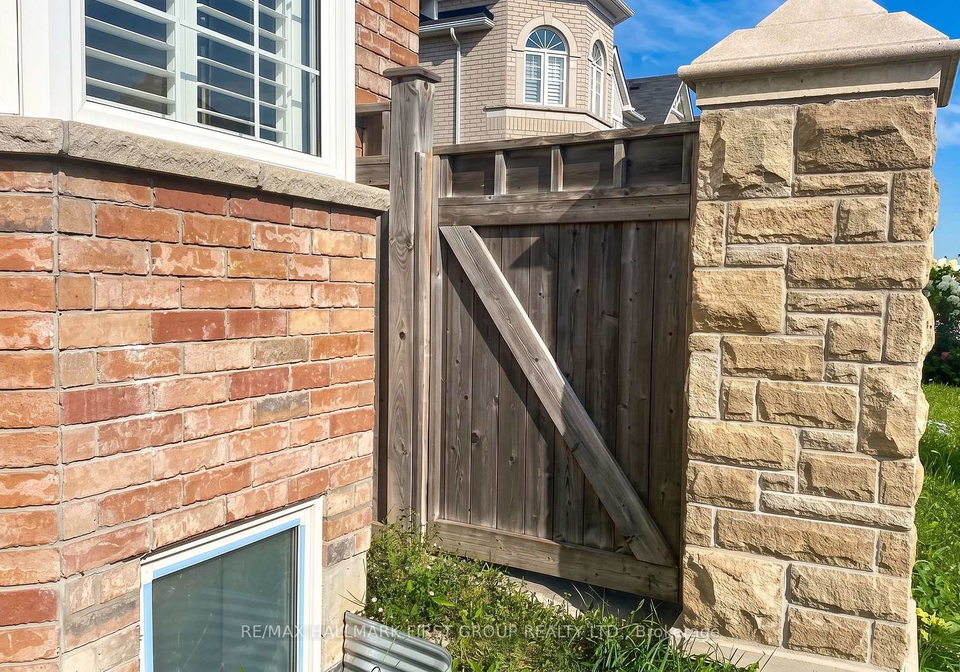 40-crellin-street-ajax-ontario-e13742014